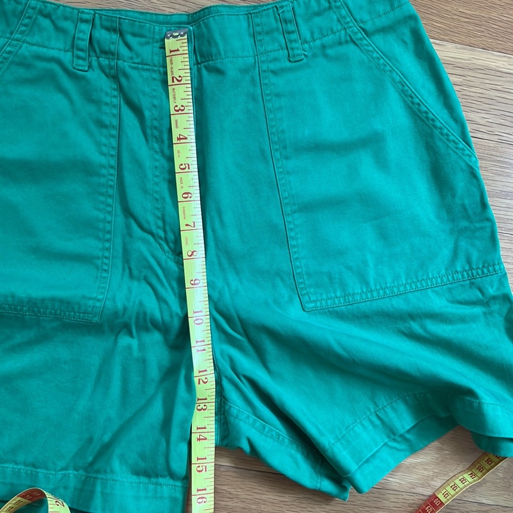 Shorts apple green color, Jones New York size 12 but likely for 10, high waisted - Picture 3 of 5